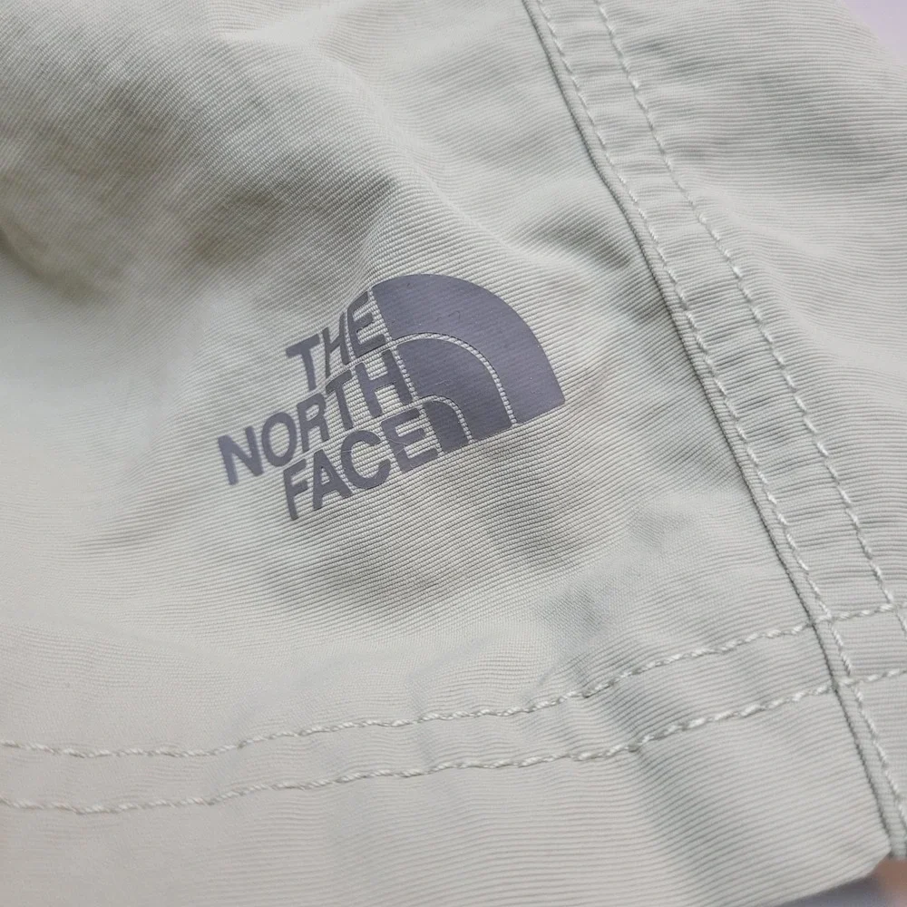 The North Face Cargo Shorts Men's XXL Beige‎ 100% Nylon Zipped Pockets